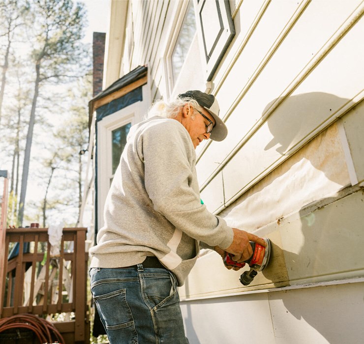 siding repair contractor fixing cracked siding boards